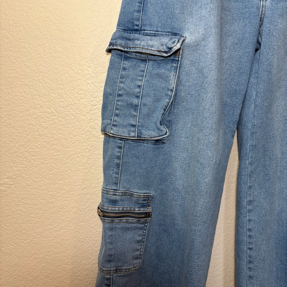 Forever 21 Wide Leg Cargo Jeans Size 29 Light Wash Cropped Y2K - Picture 5 of 10